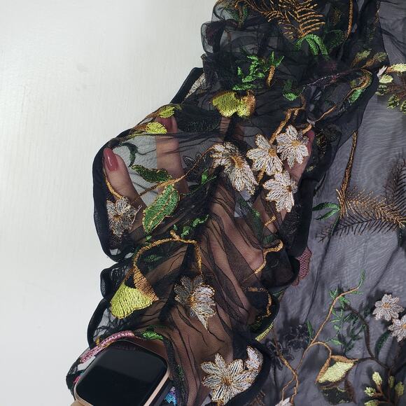 H&M Sheer Floral Embroidered‎ Blouse 4 Black Puff 3/4 Sleeve Top - Picture 3 of 11